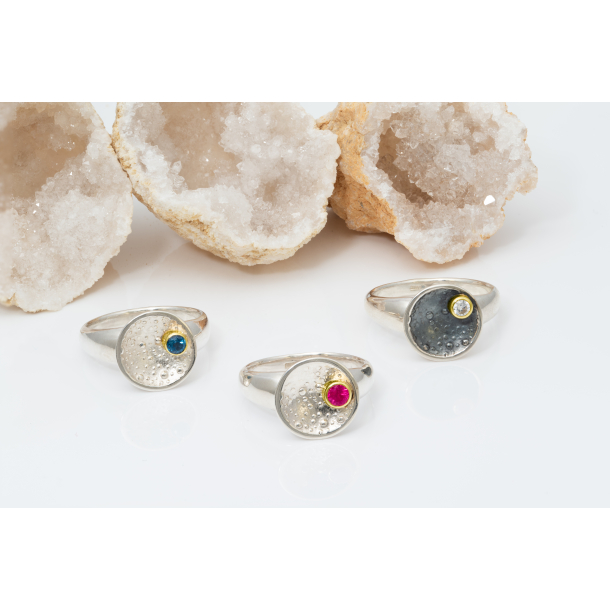 Lunar Signet Ring - "Blood Moon"