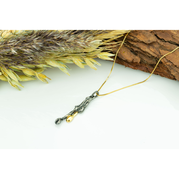 The Obsidian Reed &amp; Golden Droplet