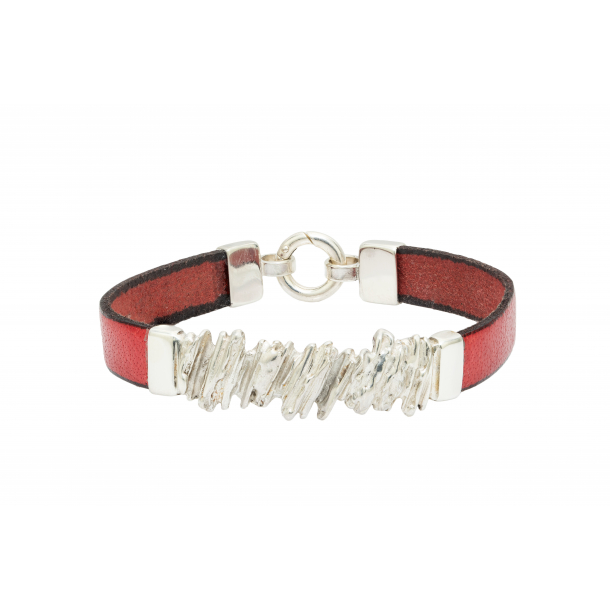 Straw Bracelet with Red Leatherband. 