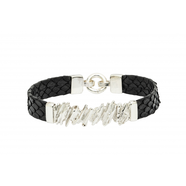 Straw Bracelet with Black Python Leatherband. 