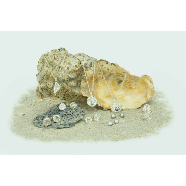 Cascade "Shell" necklace